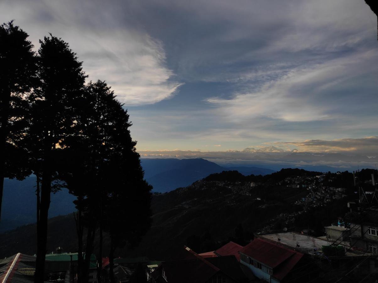 دارجيلنغ Wind Home Darjeeling- Budget Hotel Near Mall المظهر الخارجي الصورة