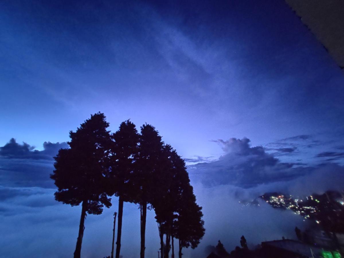 دارجيلنغ Wind Home Darjeeling- Budget Hotel Near Mall المظهر الخارجي الصورة