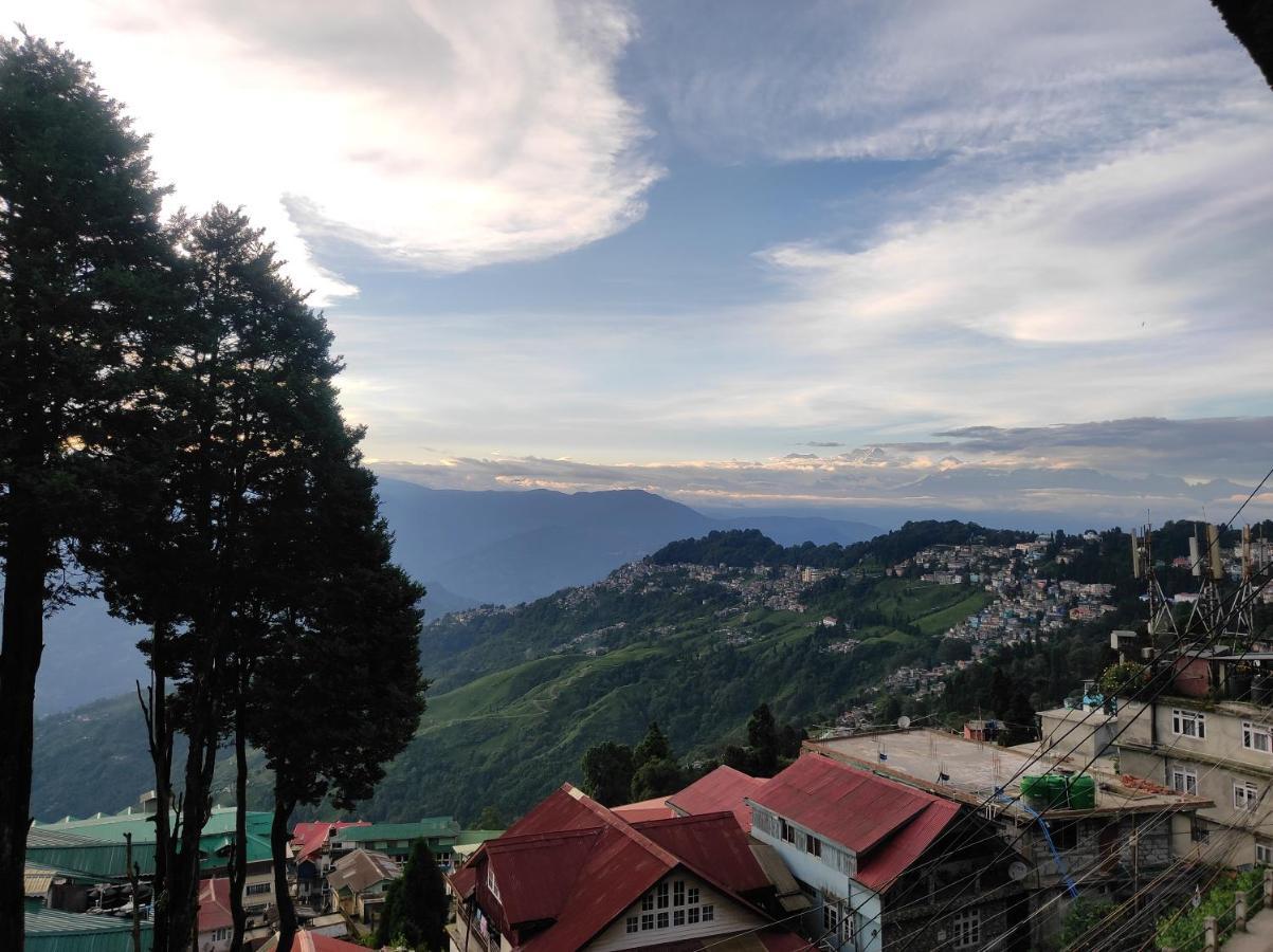 دارجيلنغ Wind Home Darjeeling- Budget Hotel Near Mall المظهر الخارجي الصورة