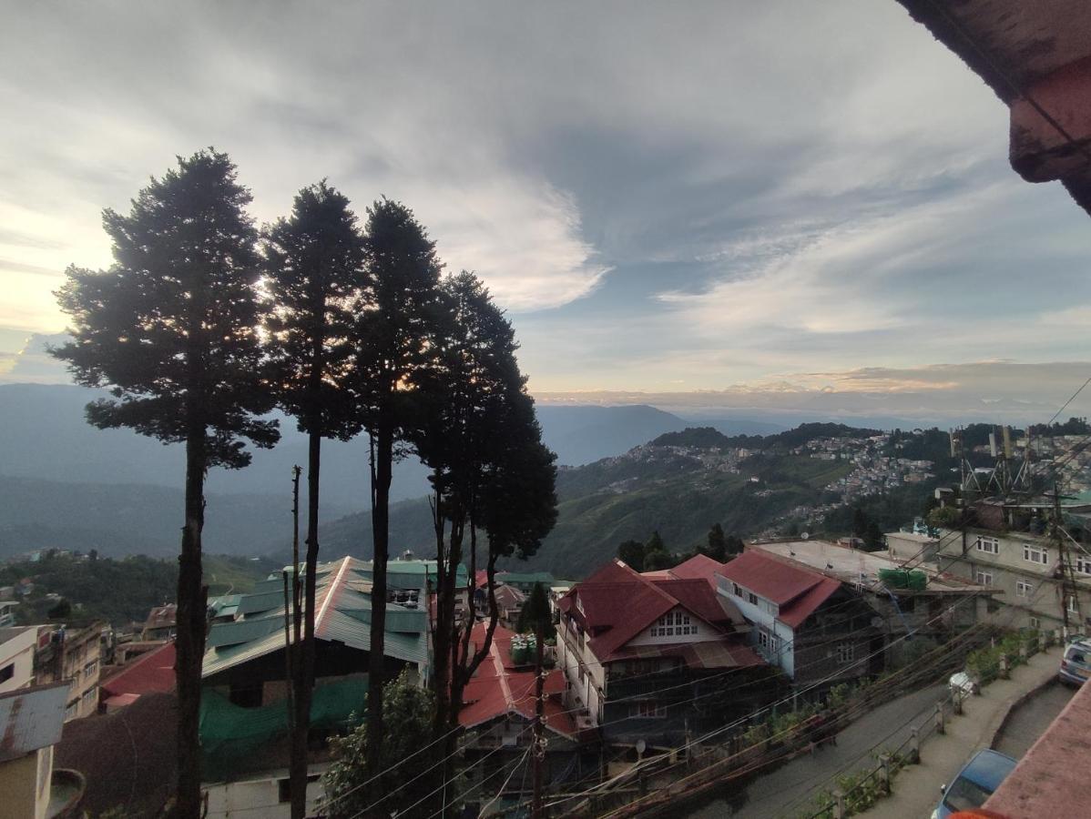دارجيلنغ Wind Home Darjeeling- Budget Hotel Near Mall المظهر الخارجي الصورة